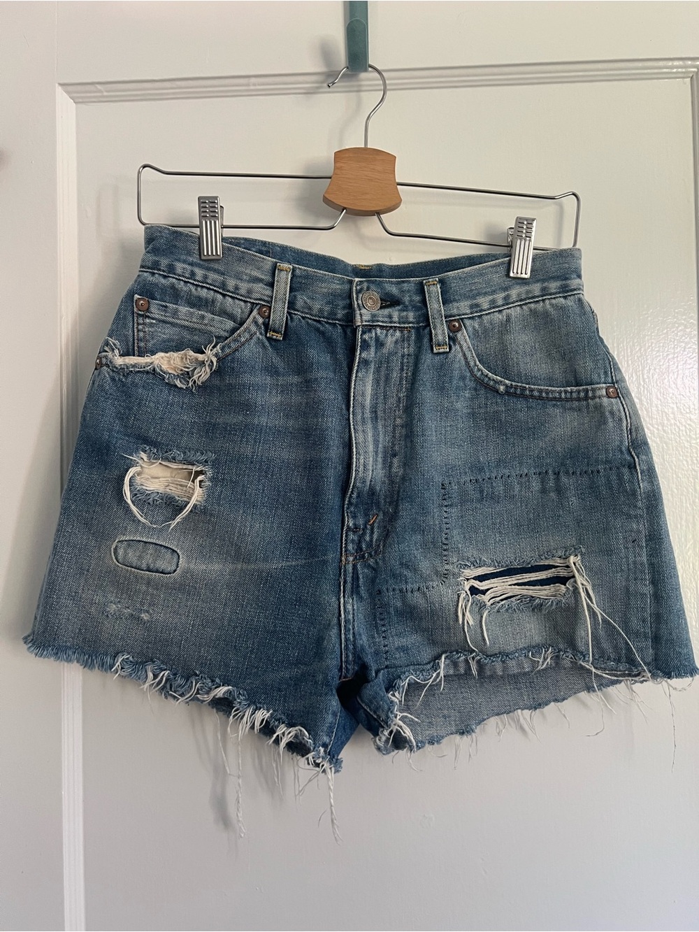 LEVIS denim cut off shorts W29